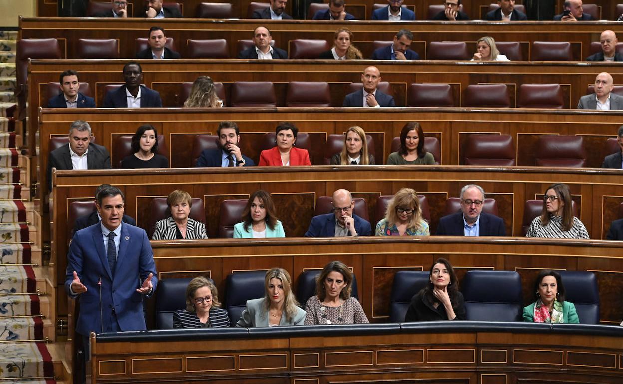 El presidente del Gobierno, Pedro Sánchez, durante un pleno del Congreso de los Diputados. 