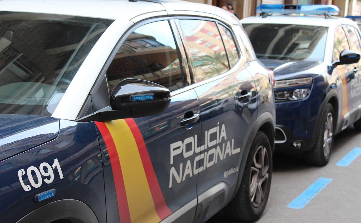 Vehículos patrulla de la Policía Nacional. 