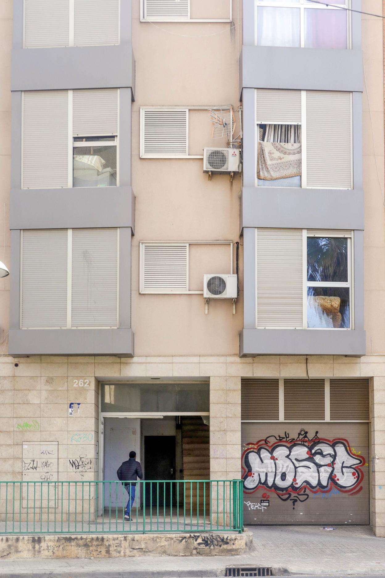 Edificio ocupado en la avenida Constitución.
