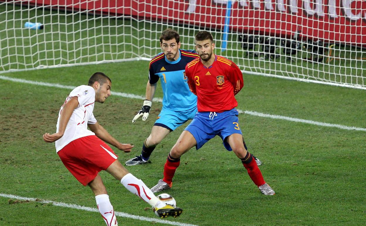 Casillas y Piqué, en la derrota de Sudáfrica.