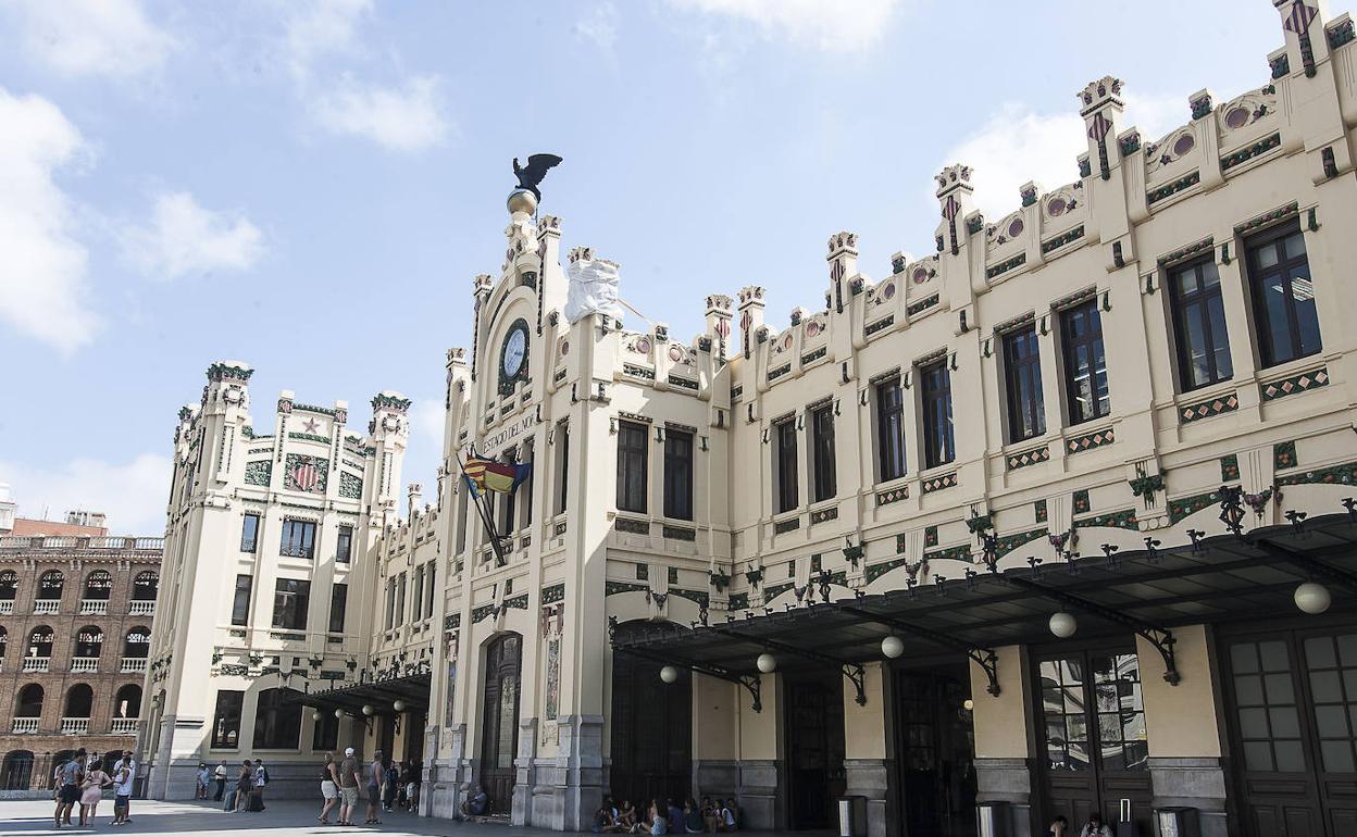 Fachada de la estación del Norte de Valencia. 