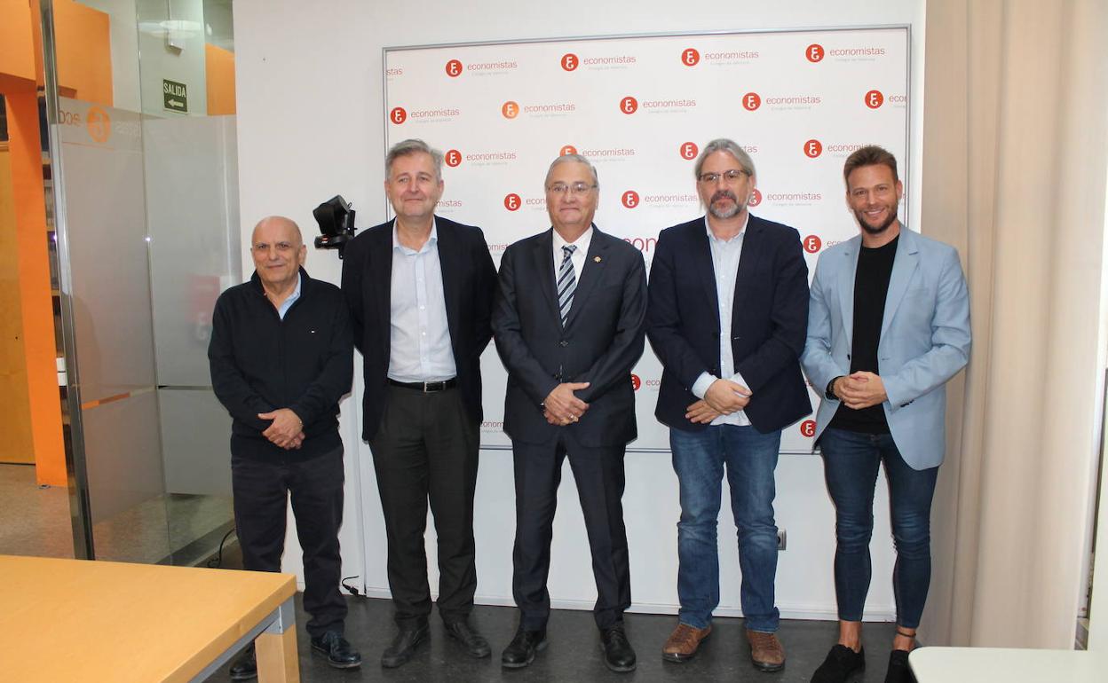 Los participantes en la mesa organizada por el COEV. 