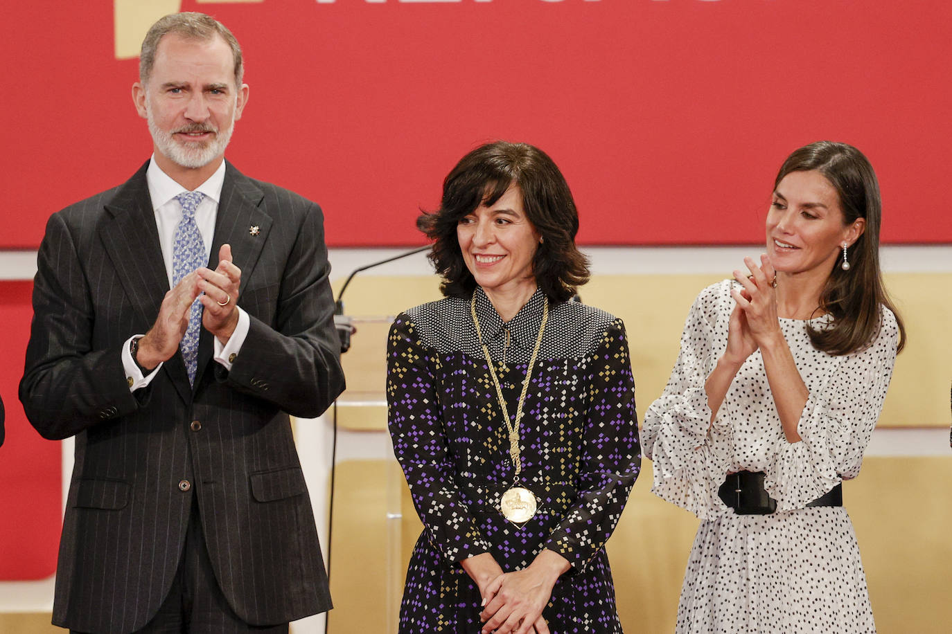 Fotos: Los Reyes de España, Felipe VI y Letizia, presiden la ceremonia de entrega de los Premios Jaume I en la Lonja de Valencia