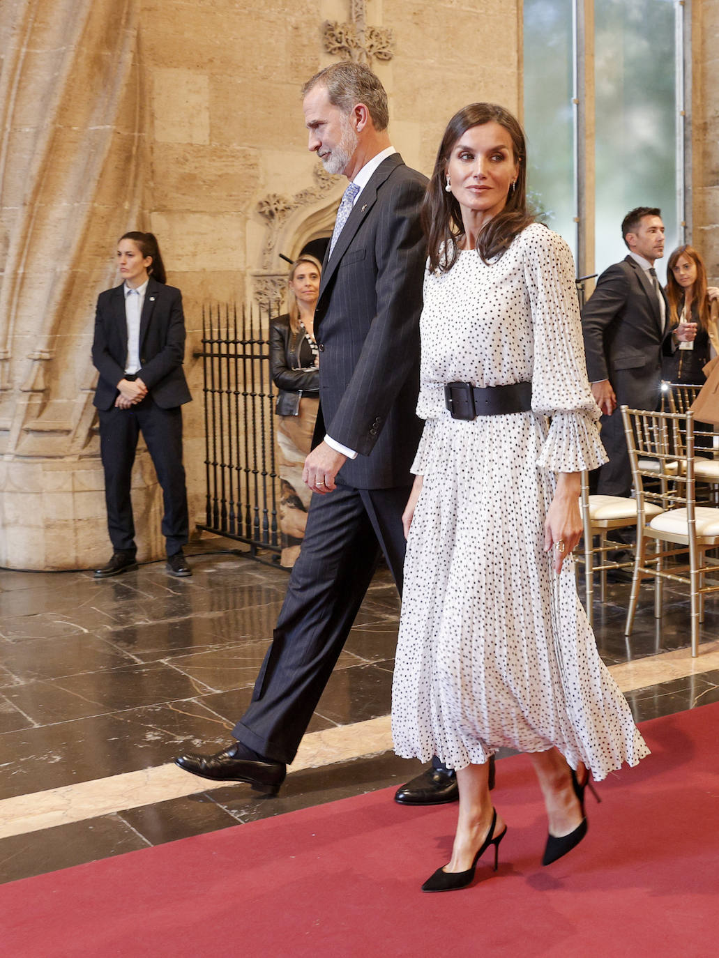 Fotos: Los Reyes de España, Felipe VI y Letizia, presiden la ceremonia de entrega de los Premios Jaume I en la Lonja de Valencia