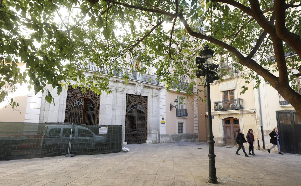 Fachada del museo de la Ciudad en obras, donde se custodia ahora la Virgen de los Desamparados del Museo Histórico. 