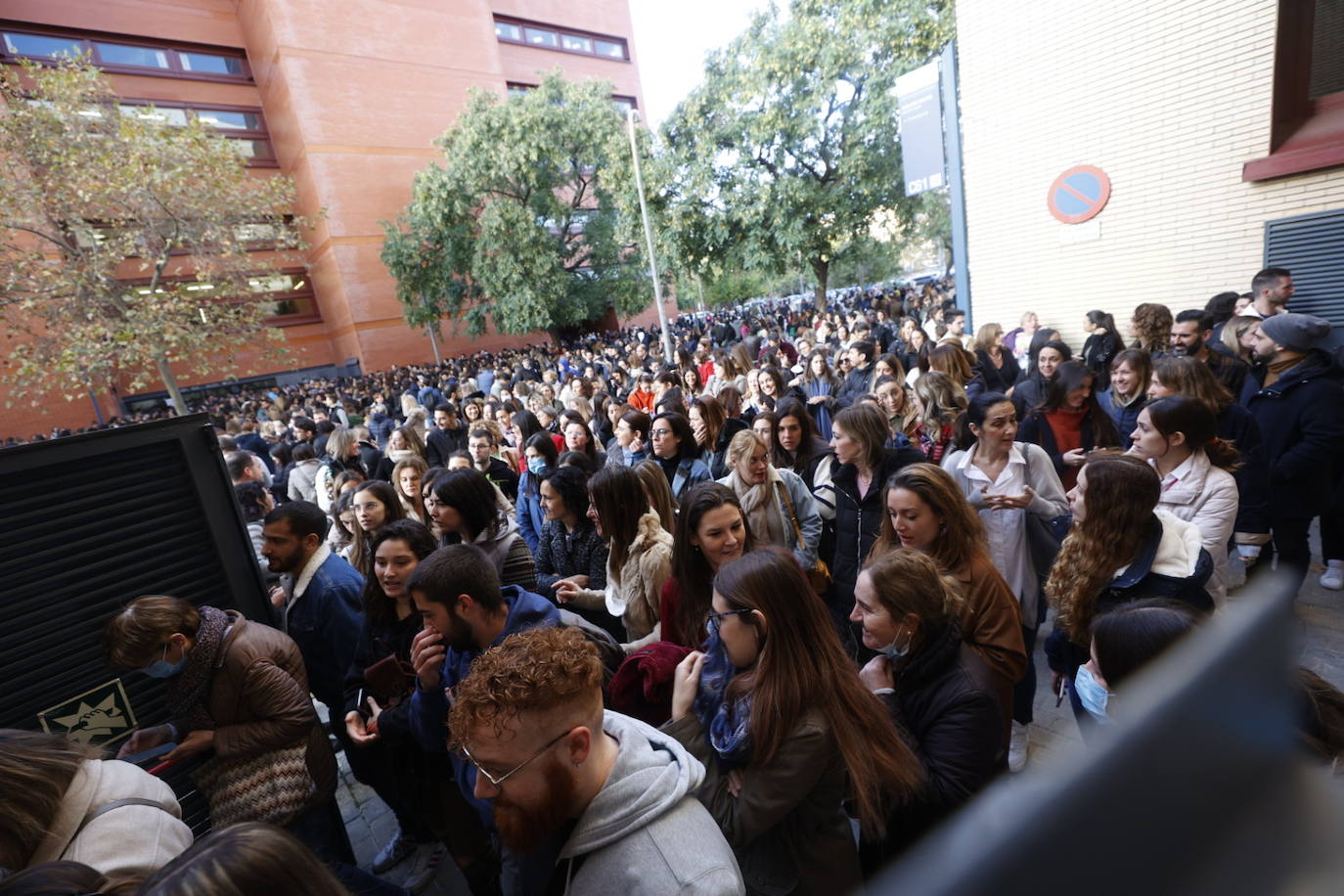 Por provincias, en Castellón estaban convocadas 2.528 personas, en Alicante 7.638 aspirantes y en Valencia 14-371 opositores, detalla la Conselleria de Sanidad en un comunicado. 