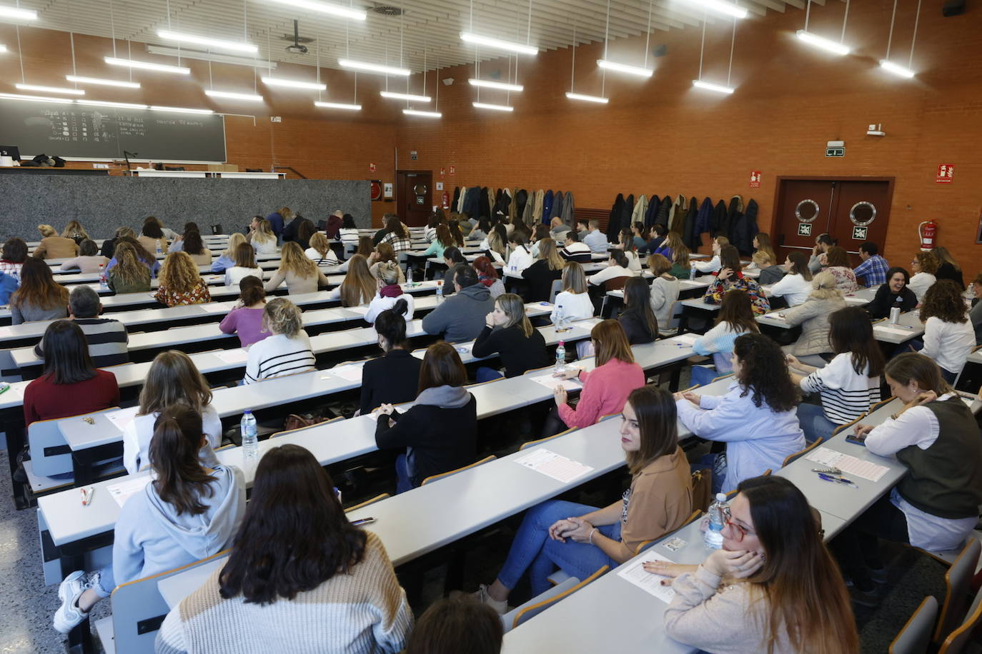 Para las personas que se presentaban en Valencia, se ha recomendado programar con antelación el acceso al campus de Blasco Ibáñez, por la coincidencia con la celebración de la Sexta Marcha contra la Violencia de Género. 