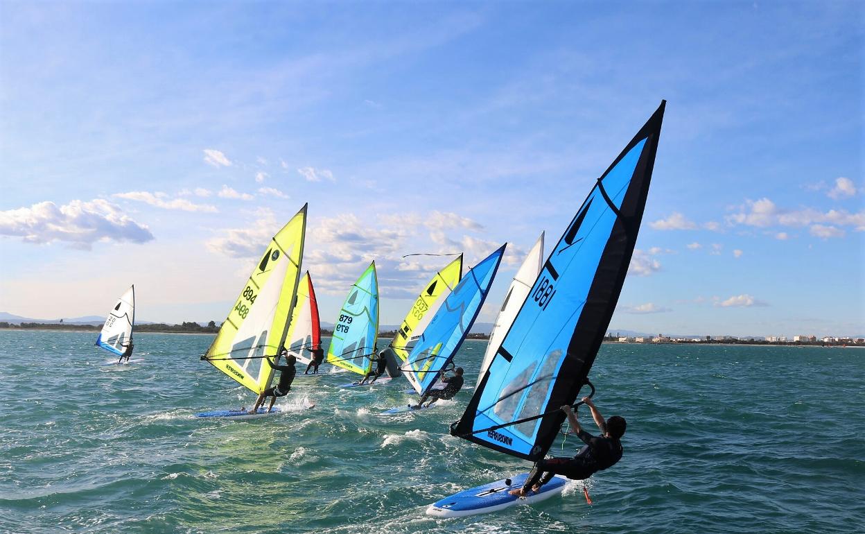 Pleno de los italianos en el Windsurfer Valencia Mar Festival 