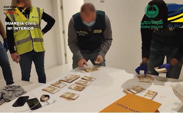 Los agentes han encontrado más de 500.000 euros en efectivo. 