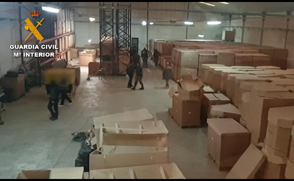 La nave donde Guardia Civil ha incautado otras 22 toneladas de marihuana. 