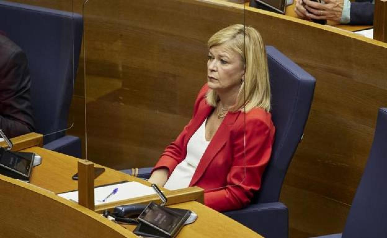 Gabriela Bravo, en su escaño de Les Corts. 