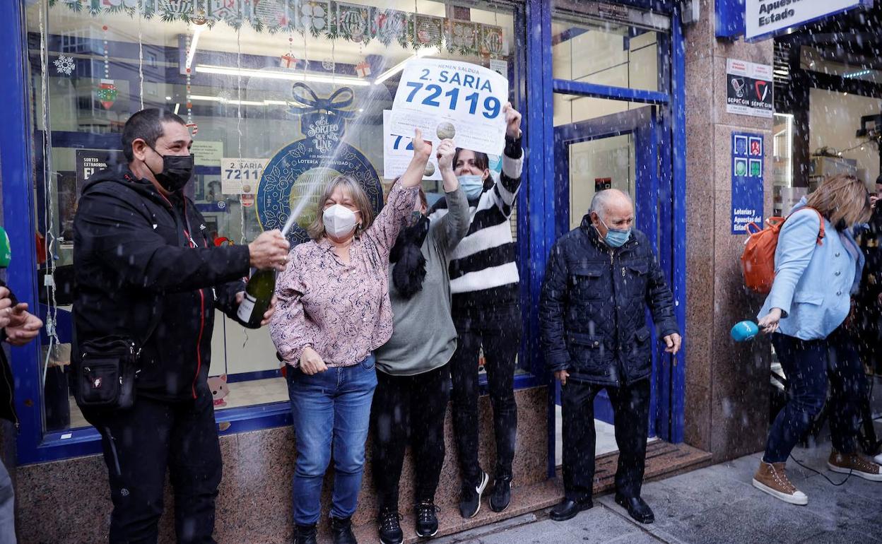 Celebración del segundo premio de la Lotería de Navidad 2021.