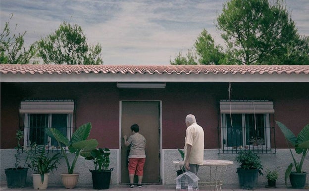 Escena de 'La gàbia', corto documental de Adán aliaga. 