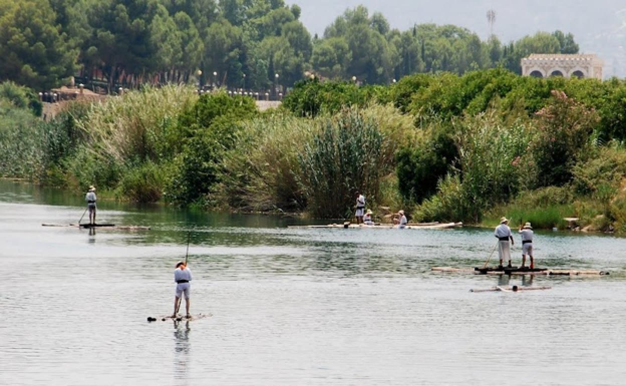 'Ganxers' descendiendo por el río. 