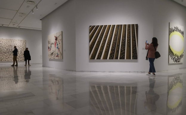 Imagen principal - Exposición artista valenciano Juan Genovés | Genovés, de principio a fin en Valencia