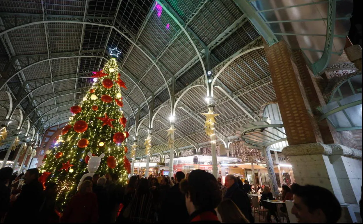 Inauguración de las luces de Navidad en el mercado de Colón. 