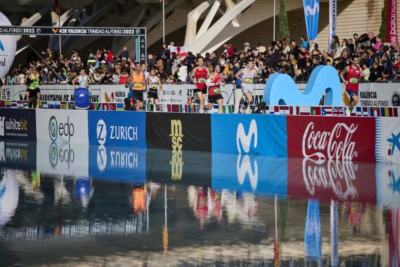 Fotos: Búscate en la línea de meta del Maratón de Valencia