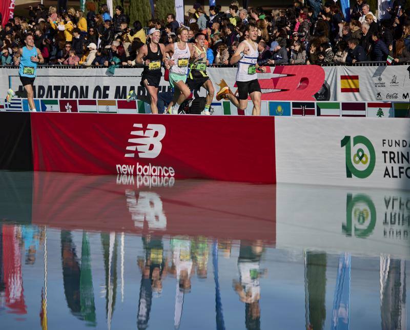 Fotos: Búscate en la línea de meta del Maratón de Valencia