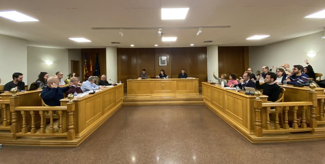 Los concejales aprueban el presupuesto en la sesión plenaria. 