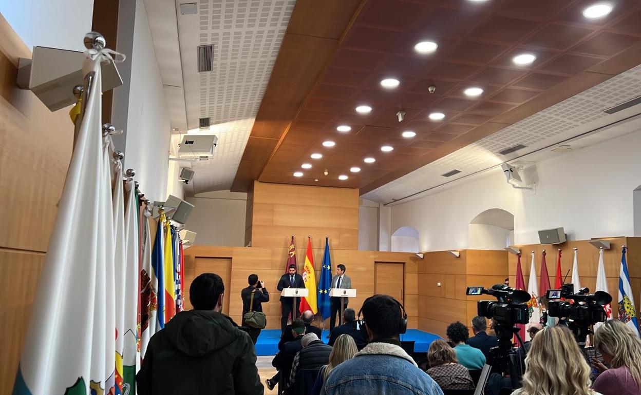 Reunión en Murcia de Mazón y López Miras para tratar el tema del trasvase Tajo-Segura. 