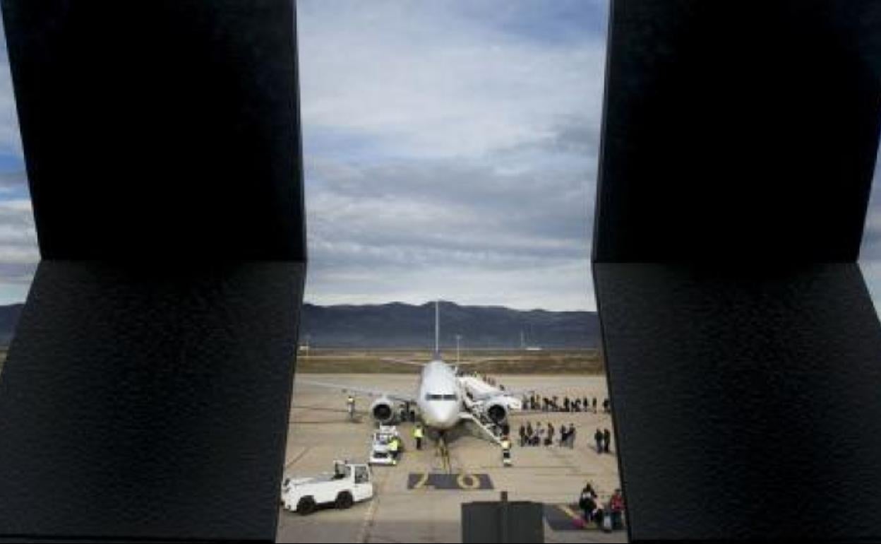 Avión en el aeropuerto de Castelllón. 