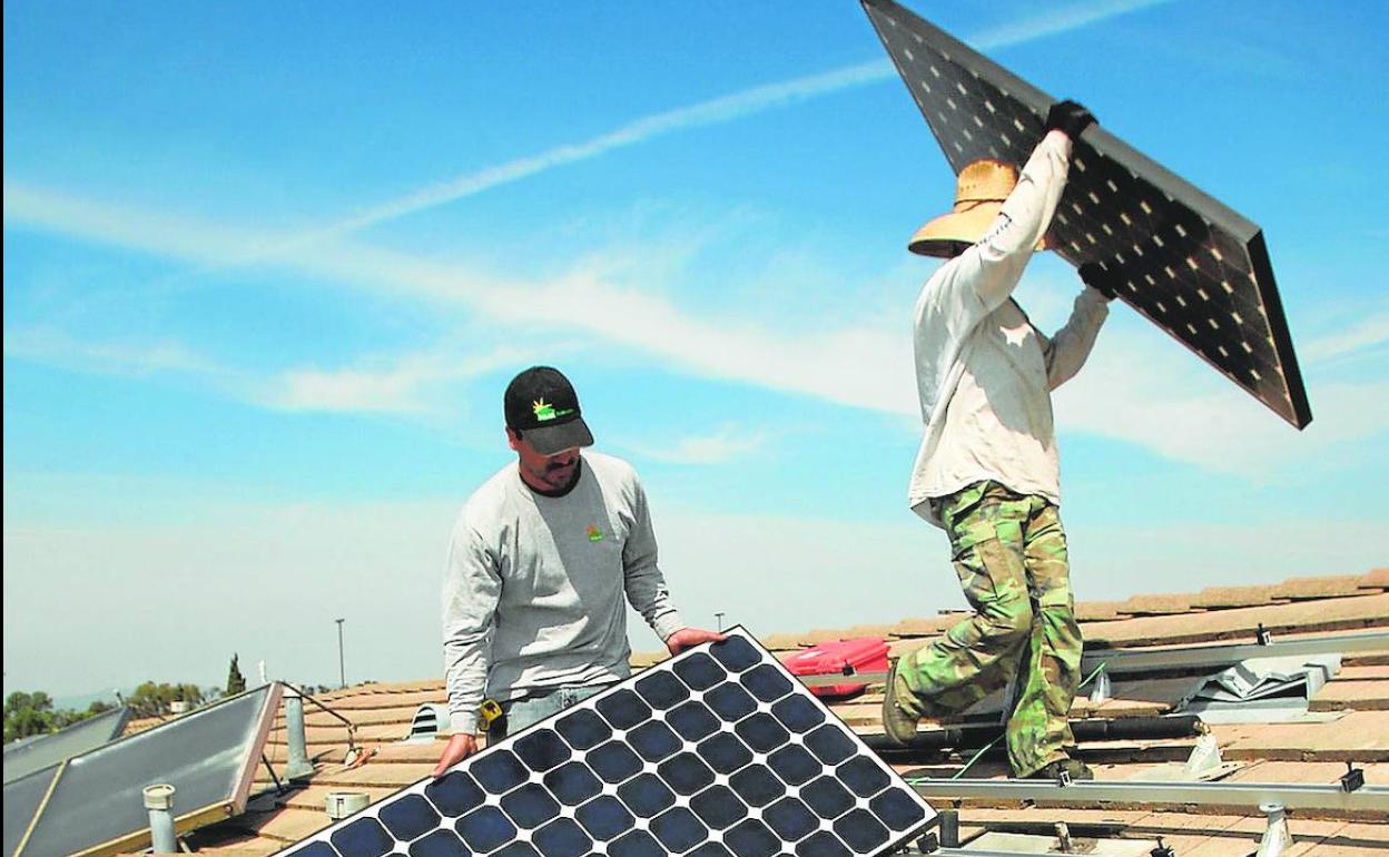 Instalación de placas solares. 