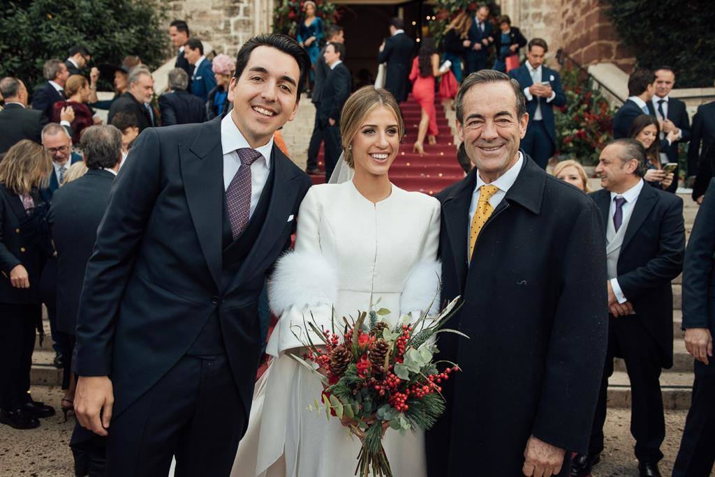 María y Sebas, junto a José Bono, expresidente de la Junta de Castilla La Mancha.