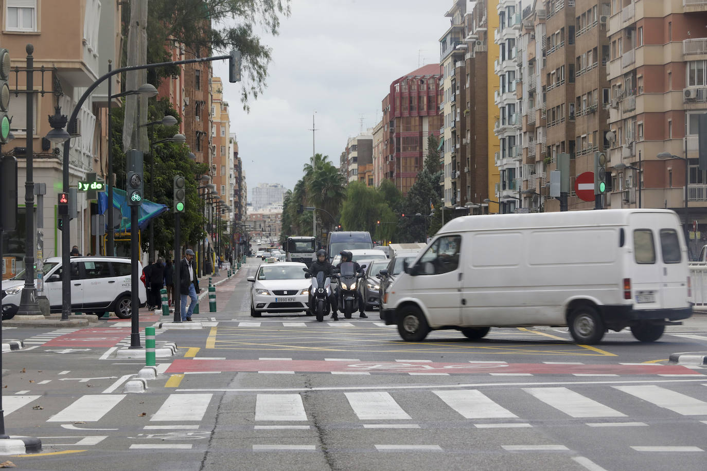 Fotos: El cruce psicodélico de la avenida del Cid