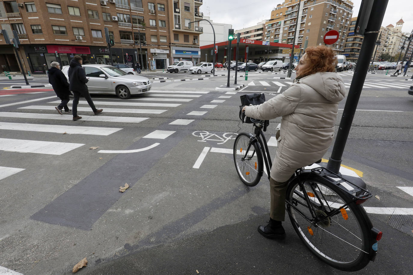 Fotos: El cruce psicodélico de la avenida del Cid