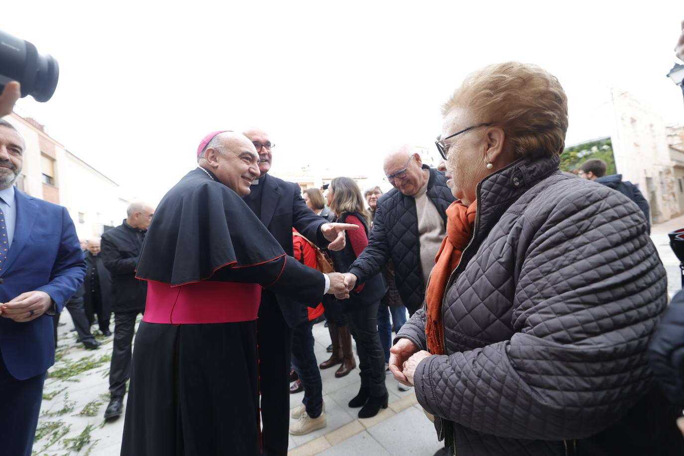 El nuevo arbobispo de Valencia recorre varios municipios y lugares emblemáticos antes de su toma de posesión. 