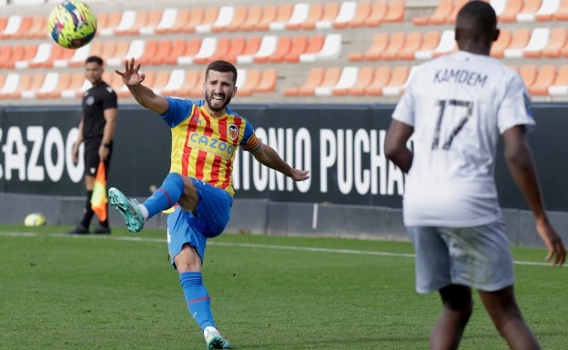 Gayà reaparece en la segunda victoria 'mundialista' del Valencia