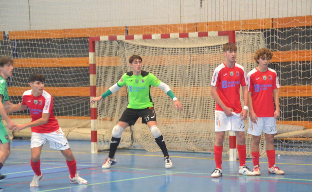 El Paidos Mar Dénia defendiendo ante Maristas Levante. 