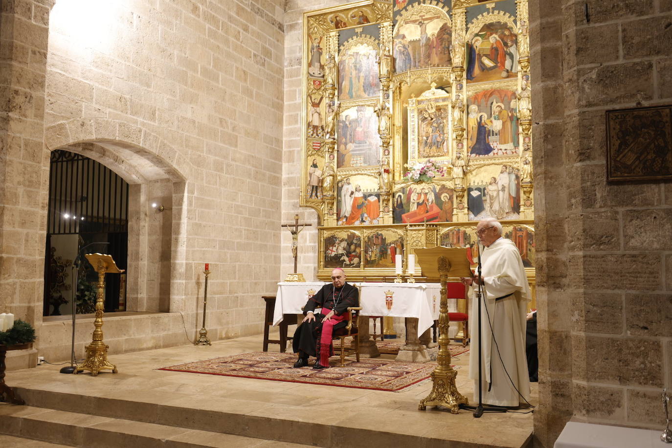 El nuevo arzobispo de Valencia ha visitado el monasterio de El Puig. 