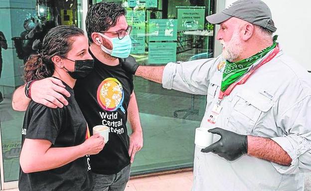 José Andrés (d) en un acto con Lourenço y Carrizo.