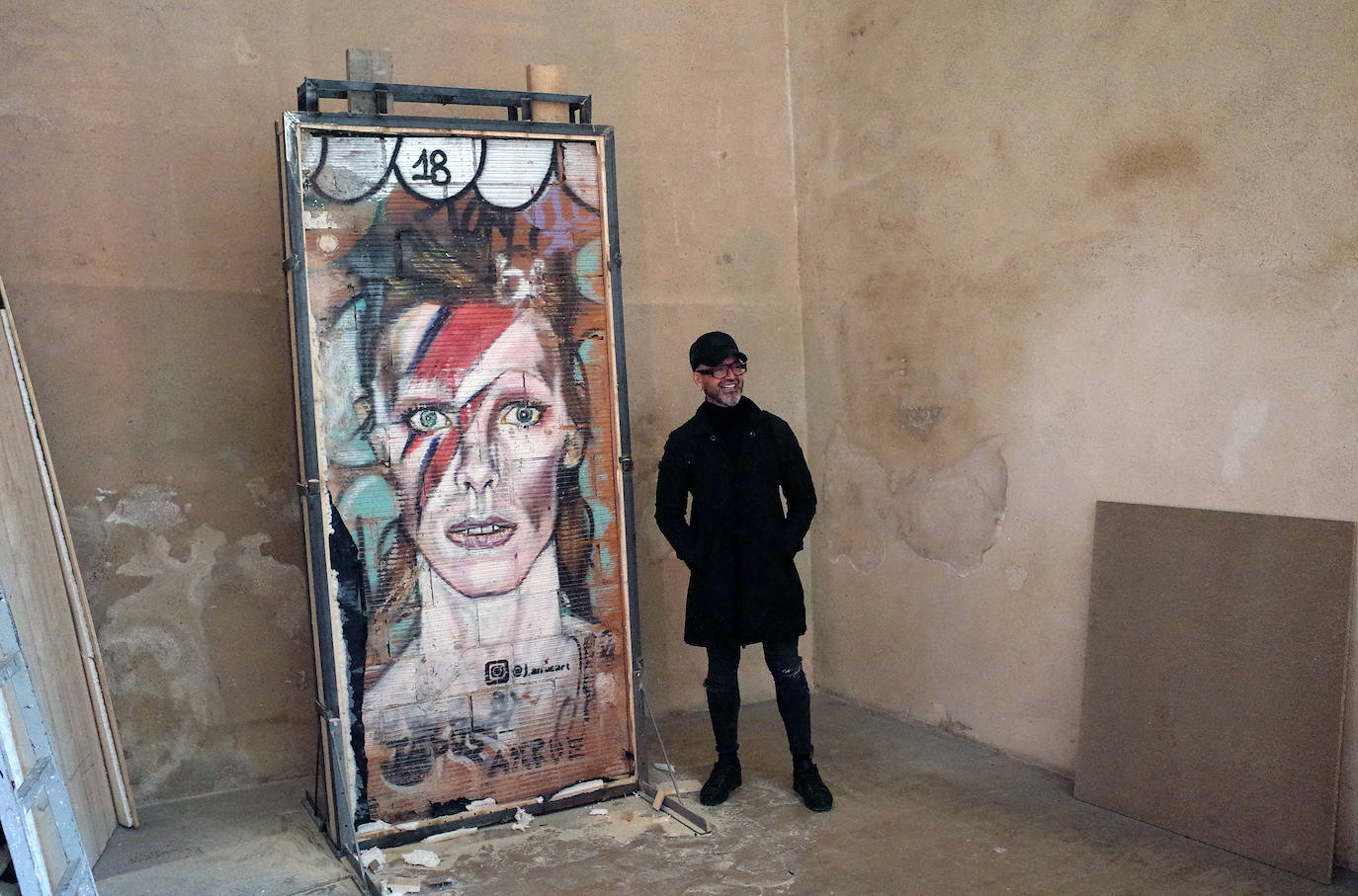 Fotos: El grafiti de David Bowie,  trasladado al Museo del Carme de Valencia