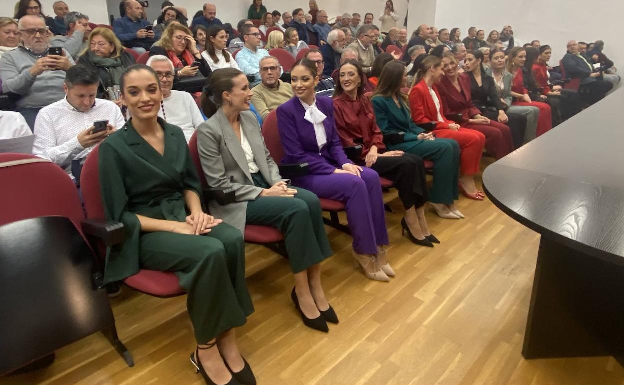 Asistencia de Laura Mengó  (FMV 2023) y su corte, al pleno de la Junta Central Fallera. 