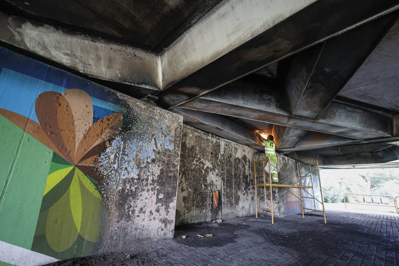 Fotos: Las tareas de restauración del puente de las Flores