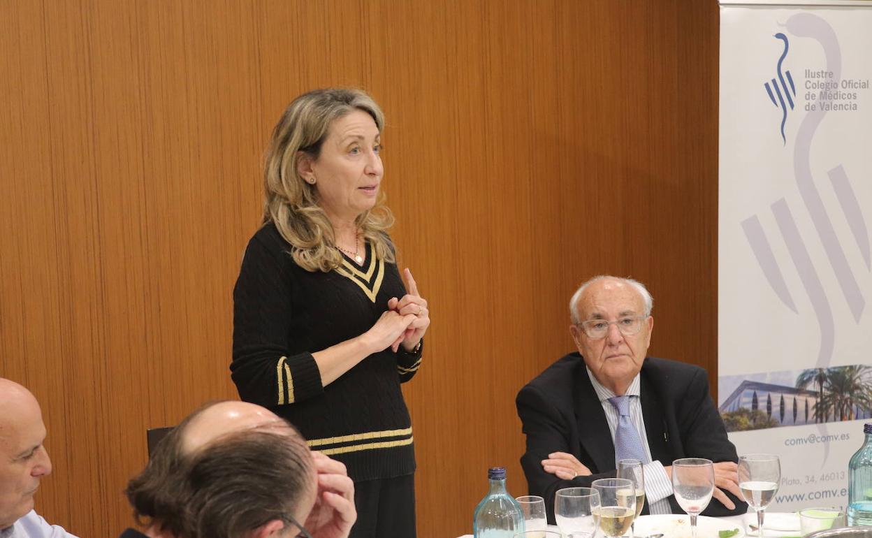 La presidenta del Colegio de Médicos de Valencia, Mercedes Hurtado, durante el acto.