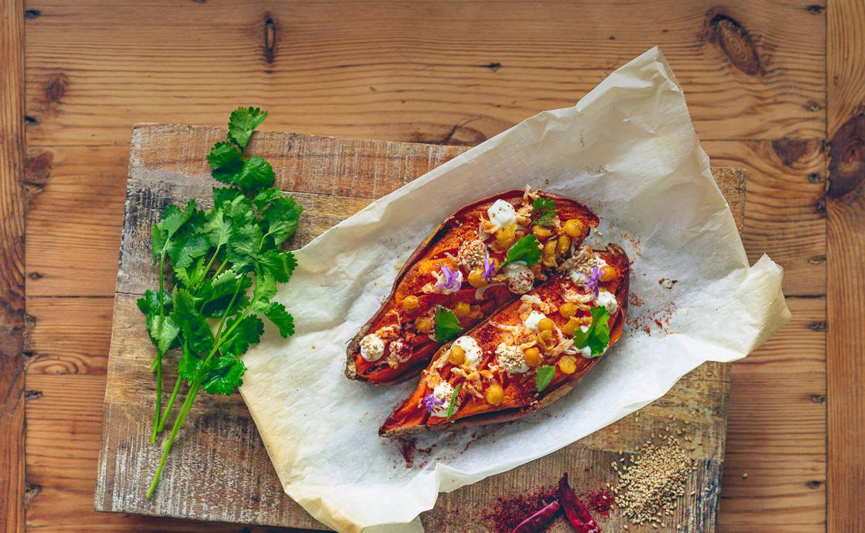 Boniato rojo con pechuga pollo y garbanzos, una forma sabrosa de salirse de la rutina