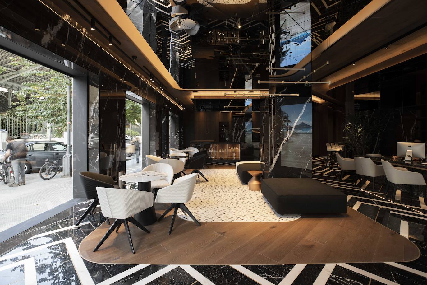 Fotos: Así fue la visita de Tamara Falcó para la apertura de Porcelanosa en Valencia