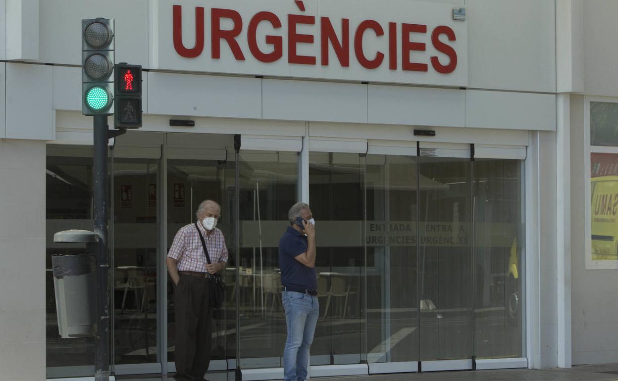 Acceso a Urgencias del hospital Clínico de Valencia, en una imagen de archivo.