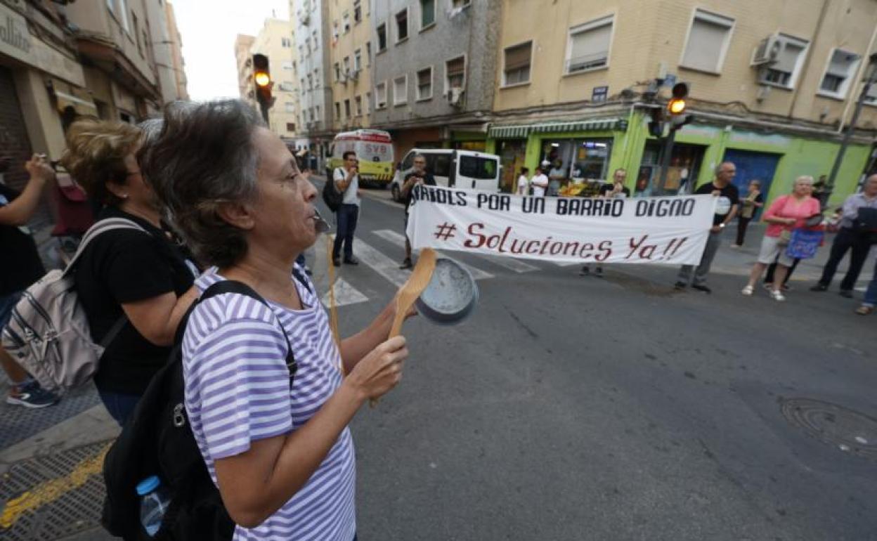 Cacerolada de los vecinos de Orriols, el pasado mes de octubre. 