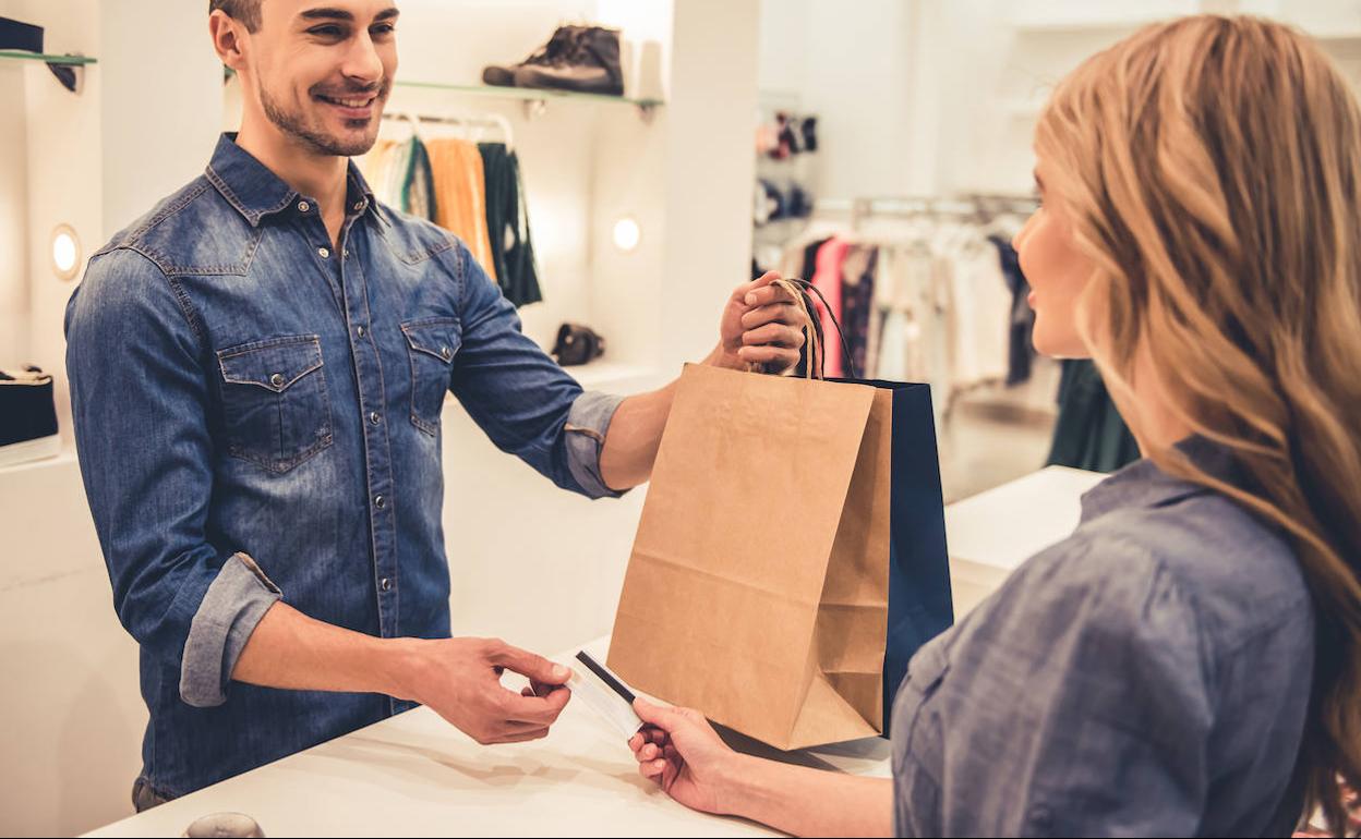 Las compras con tarjeta se disparan en Navidad. 