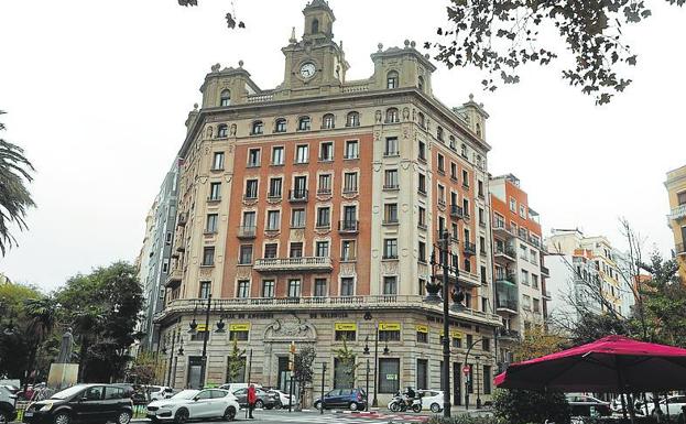 La sede se ubica en la plaza Obispo Amigó. 