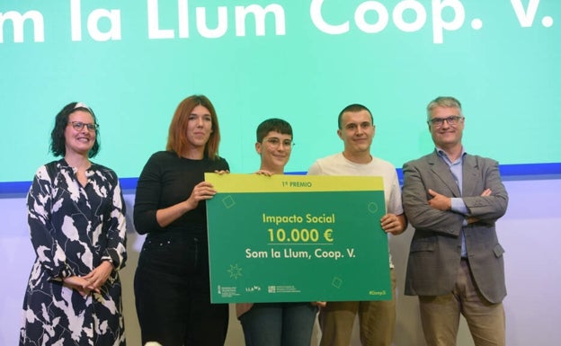  Ángela, Paola y Joan, en los Premios Llamp3. 