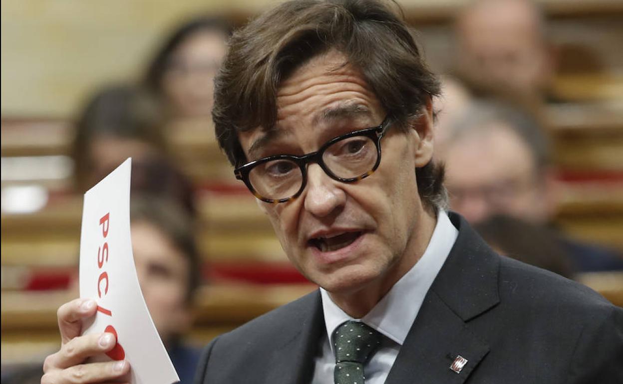 Salvador Illa, líder de los socialistas catalanes, durante una sesión del Parlament.