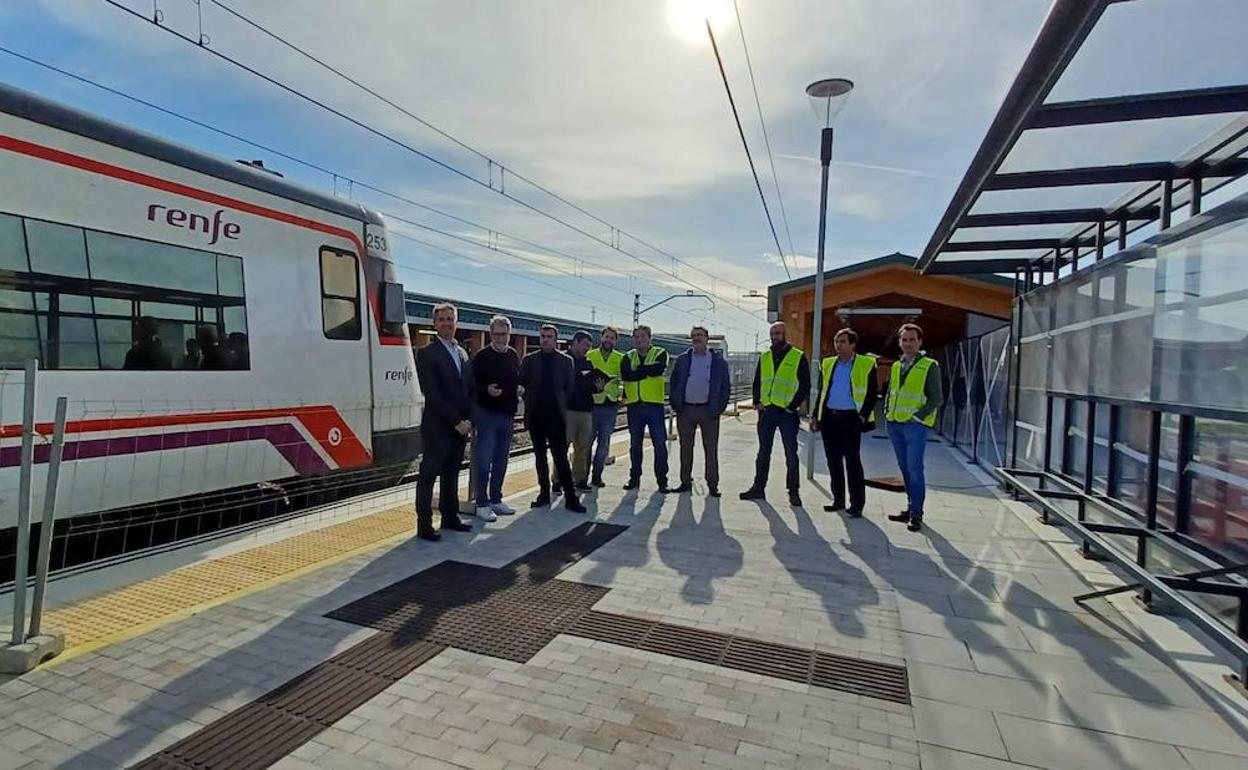 Las autoridades visitan las obras de la estación. 