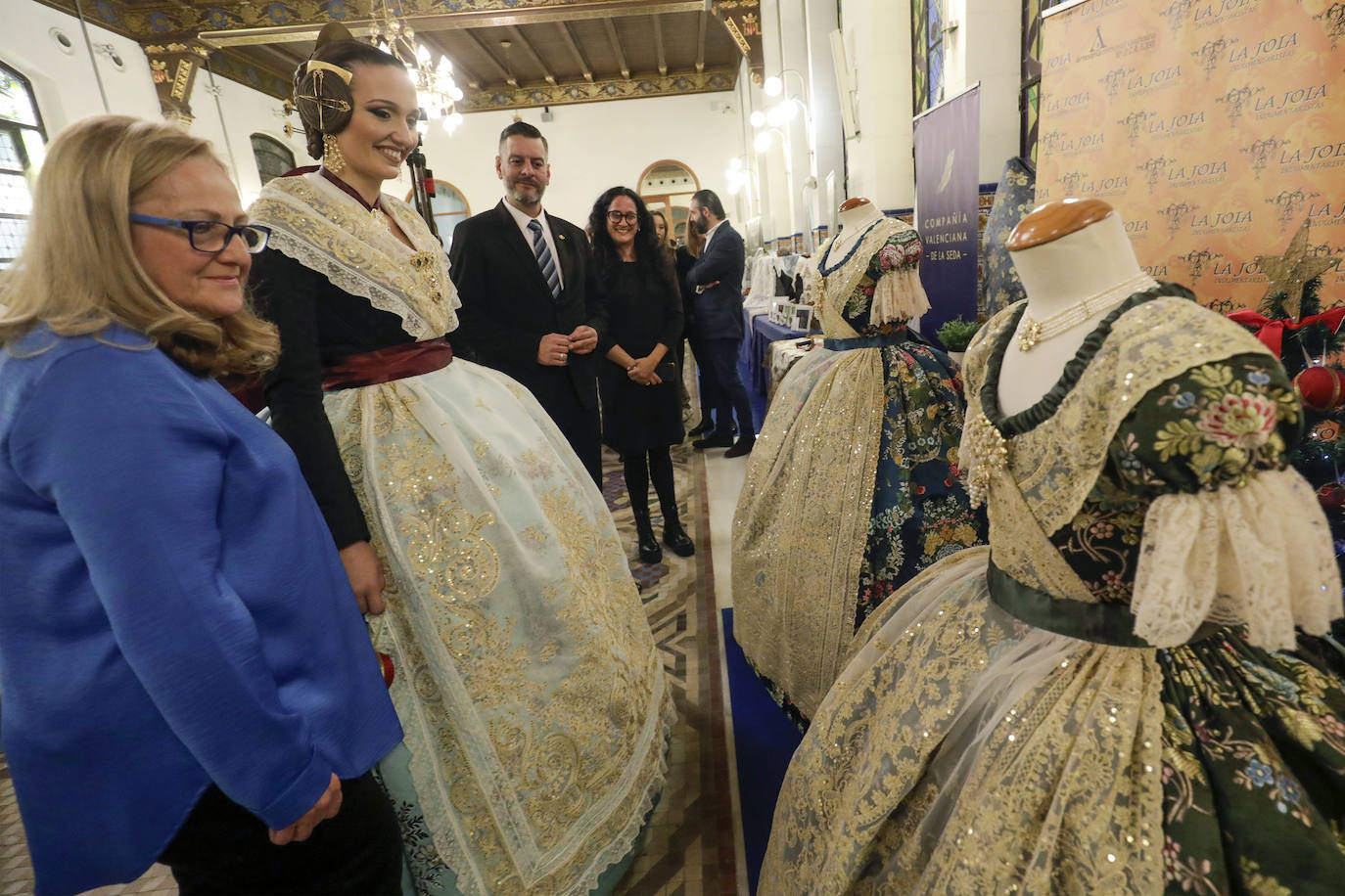 Fotos: Las cortes estrenan el segundo traje del ajuar fallero