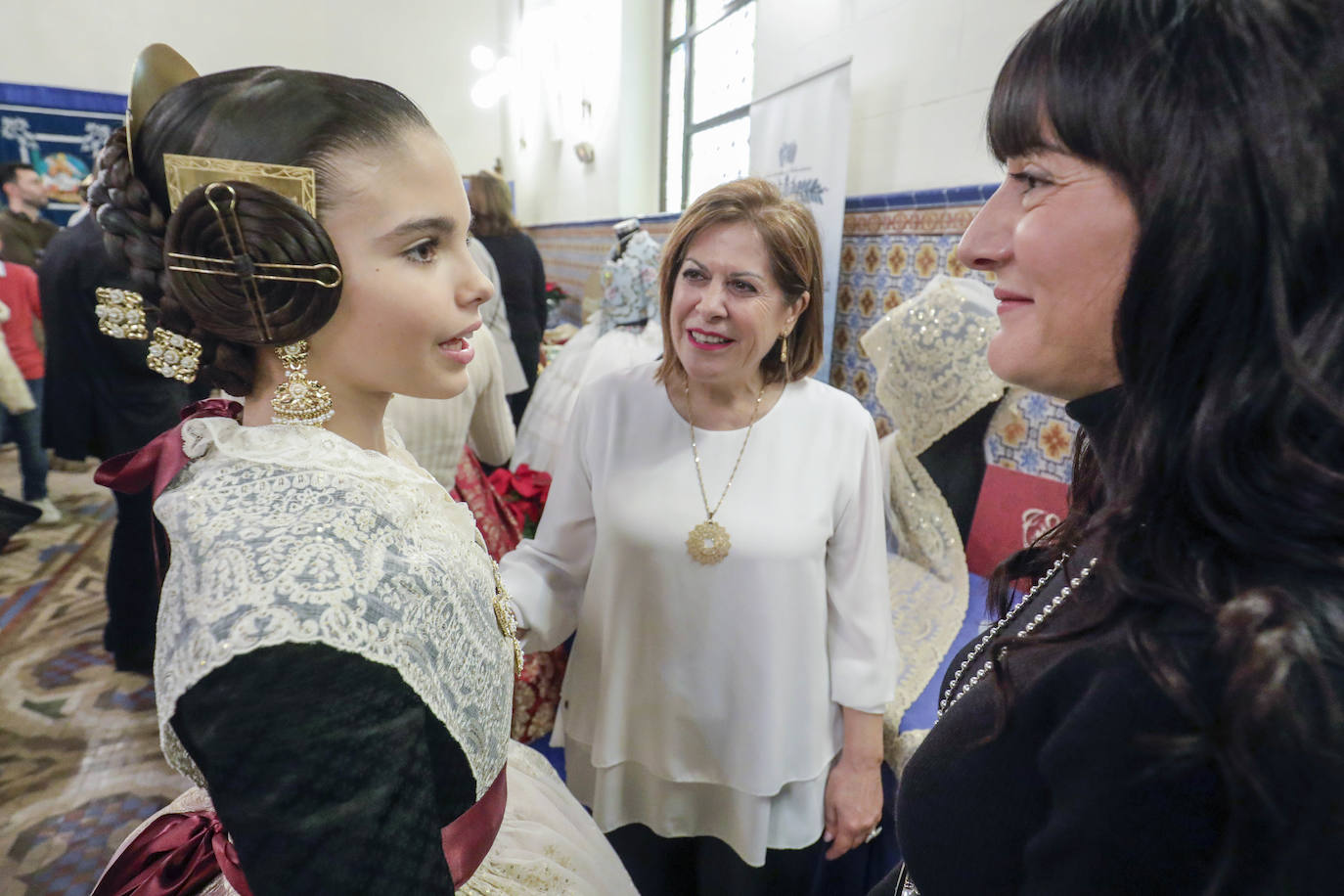 Fotos: Las cortes estrenan el segundo traje del ajuar fallero