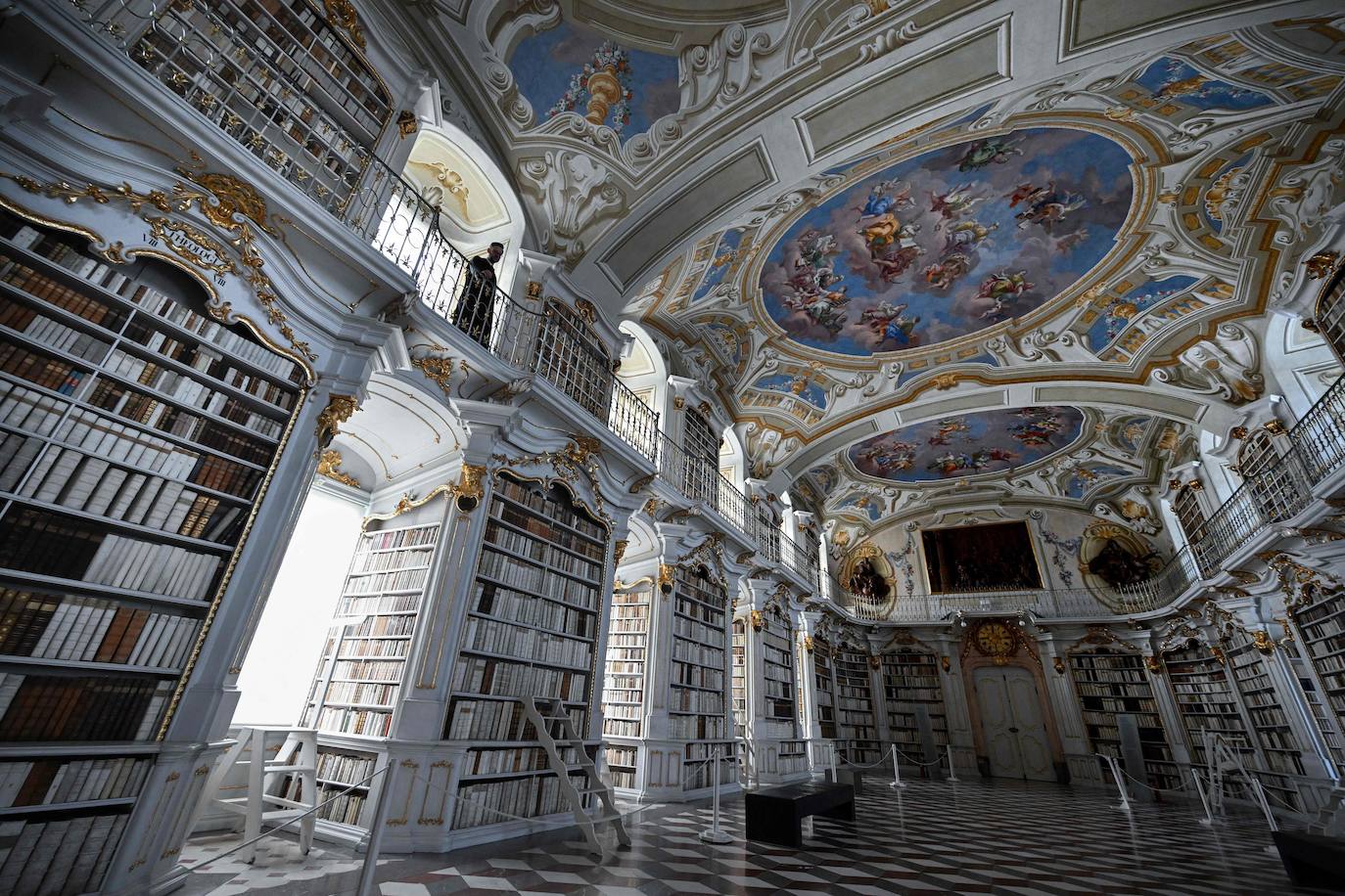 Fotos: La biblioteca monacal más grande del mundo (y posiblemente la más bonita)